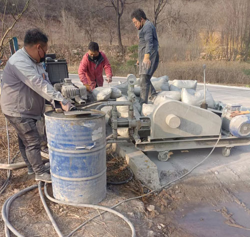 铁东路面下沉注浆